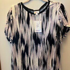 NWT LulaRoe Olive Top Size L Black/Grey/White Pattern, Short Sleeves